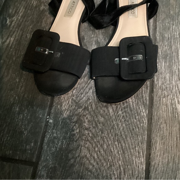 💥PRICE DROP💥 Jole Buckle Strap Velvet-Tie Flat Sandal - Picture 3 of 8